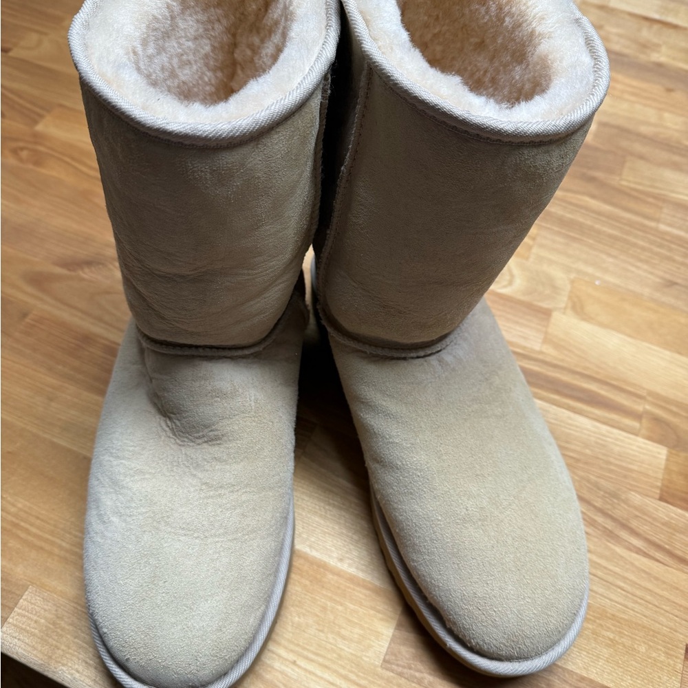 UGG Classic Short Men’s Boots in light Tan